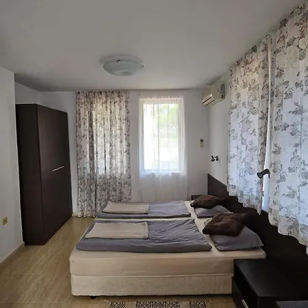 Psb In Etara 2 & 3 Complex Apartment Sweti Wlas